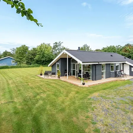 Luukas - 150m From The Sea By Interhome